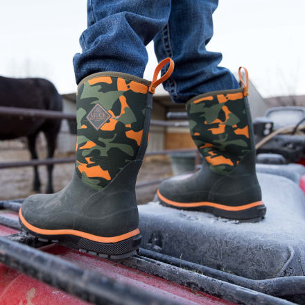 Kids muck new arrivals boots size 4